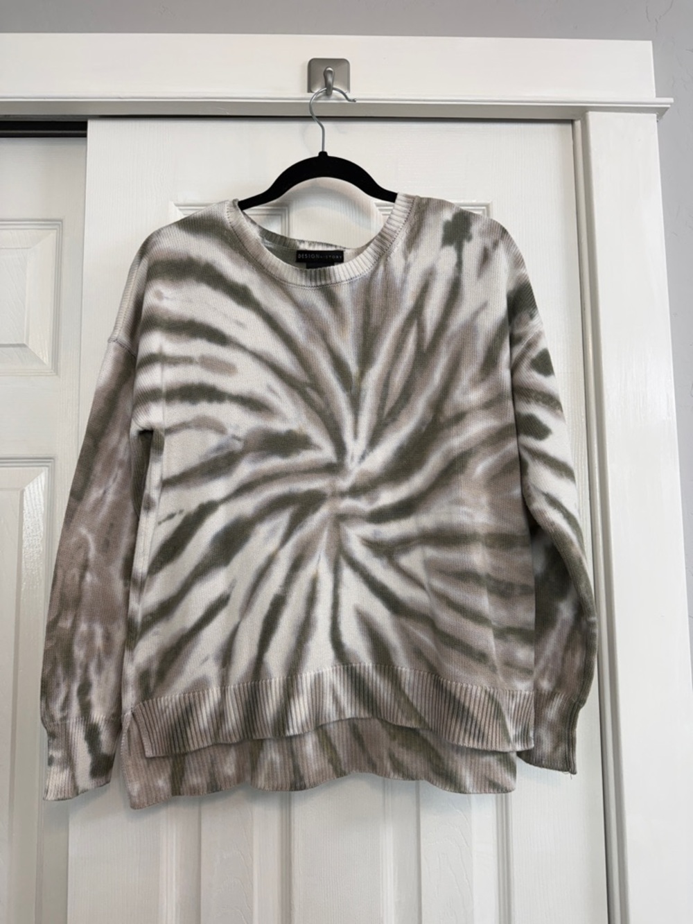 🏜️ 3 for $15 Design History tie dye sweater